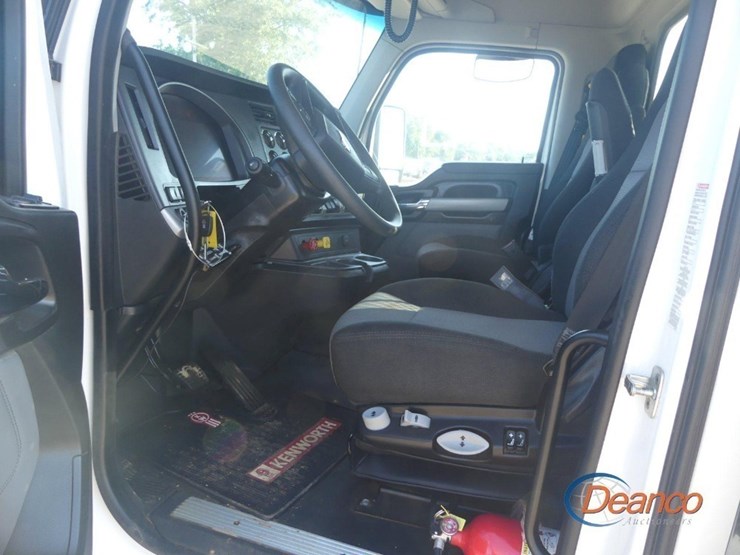2024-kenworth-t880-image-15