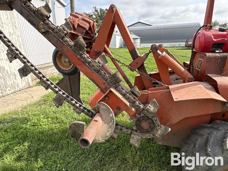 ditch-witch-r65-image-17