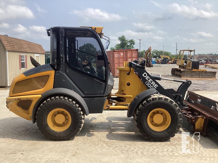 2021-deere-304l-image-5