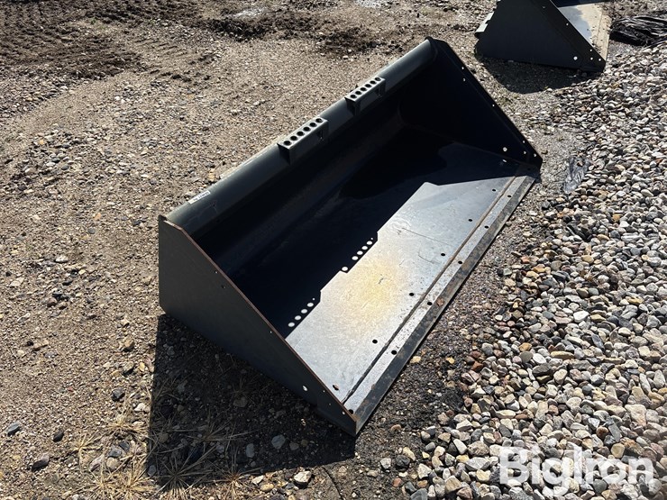bobcat-68”-heavy-duty-skid-steer-bucket-image-3
