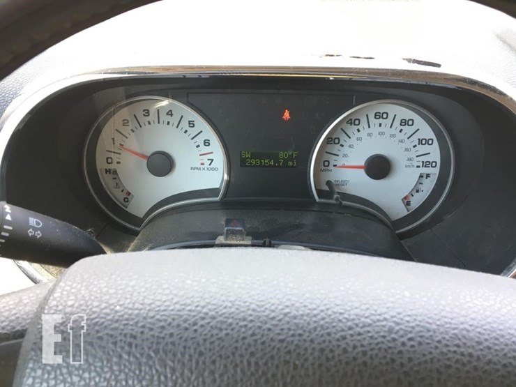 2009-ford-explorer-xlt-image-6