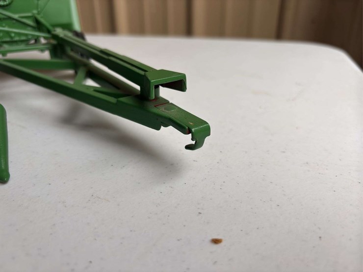 (2)-1/16-oliver-70-and-one-row-corn-picker-image-16