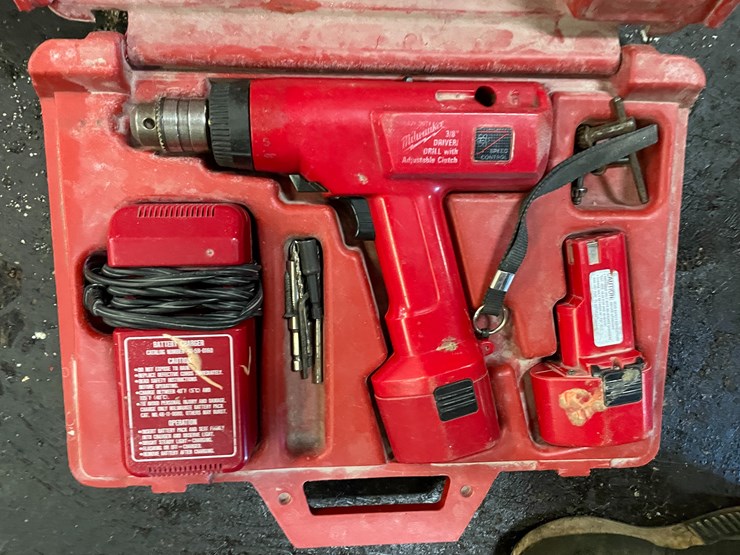 #8436-•-milwaukee-cordless-drill,-impact-and-makita-impact-image-7