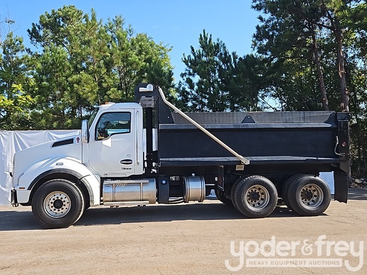 2023-kenworth-t880-image-2