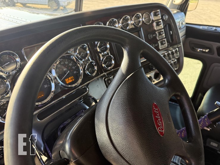 2021-peterbilt-389-image-22