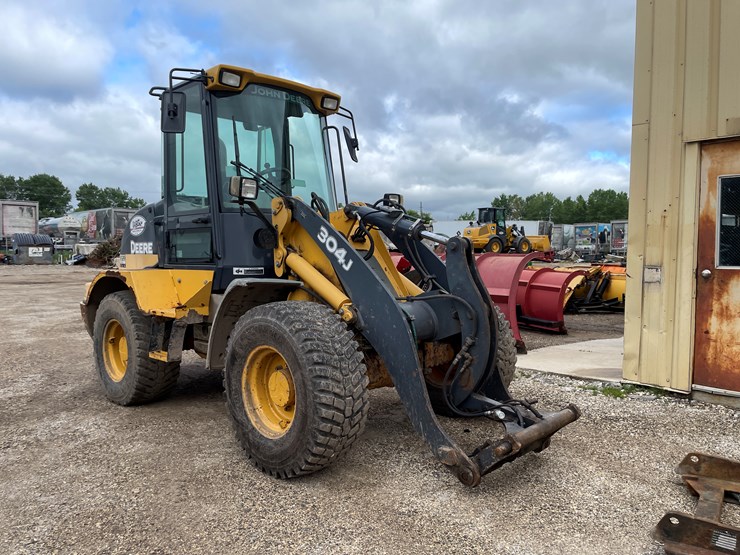 deere-304j-image-3