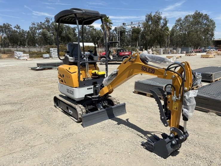 2025-sdlanch-sdle20-hydraulic-excavator-image-2