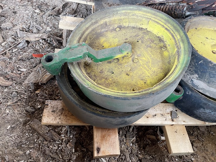 #5557-•-john-deere-gauge-wheels-image-2