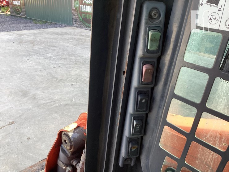 2016-kubota-ssv65-image-16