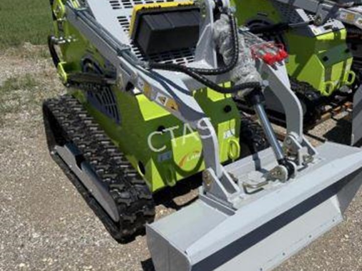 #112-•-land-hero-mini-skid-steer-image-1