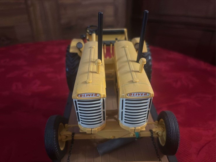 1/16-oliver-880-twin-tractor-and-gmc-delivery-truck-image-8