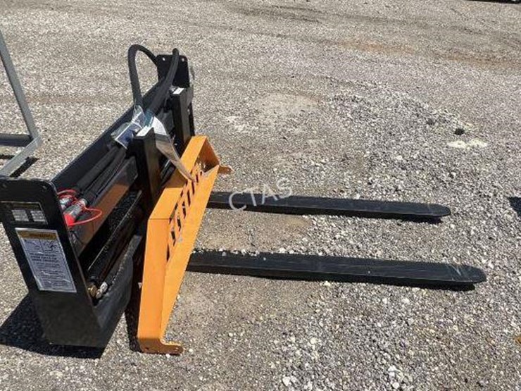 #31-•-wolverine-hydraulic-adjustable-skid-steer-forks-image-3