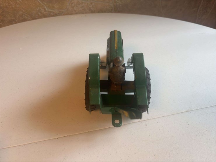 (2)-1/16-oliver-77-with-mounted-picker-and-wagon-slik-image-17