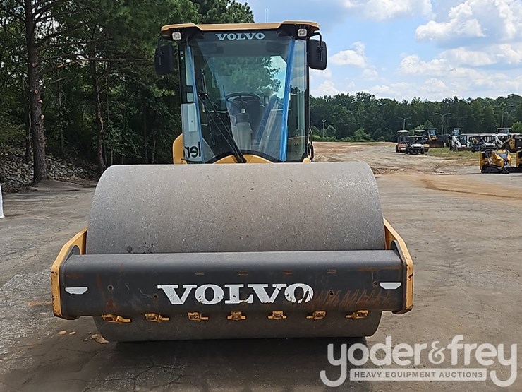 2017-volvo-sd115b-image-11