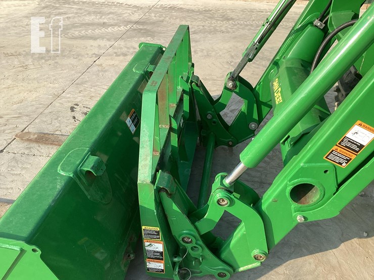 2022-john-deere-5100e-image-11