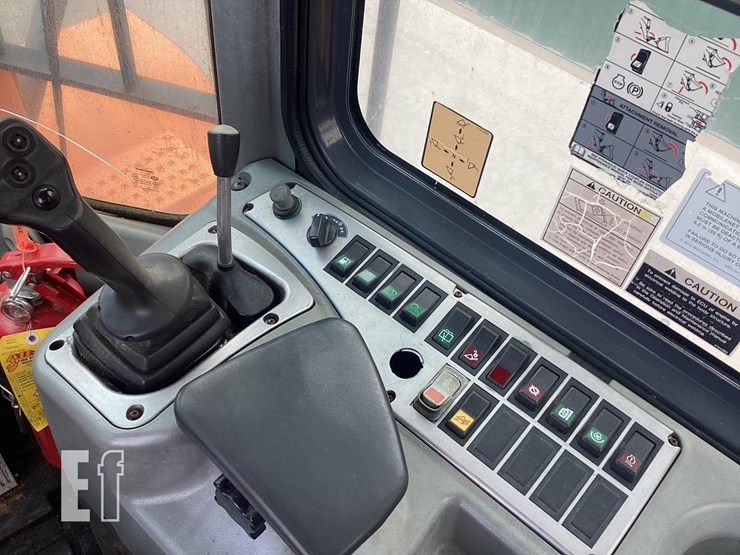2013-doosan-dl250-image-16
