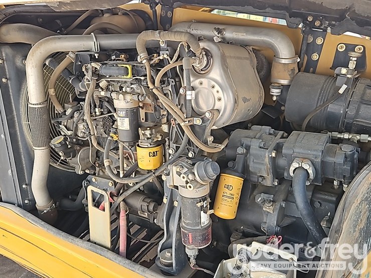2017-caterpillar-tl642d-image-23