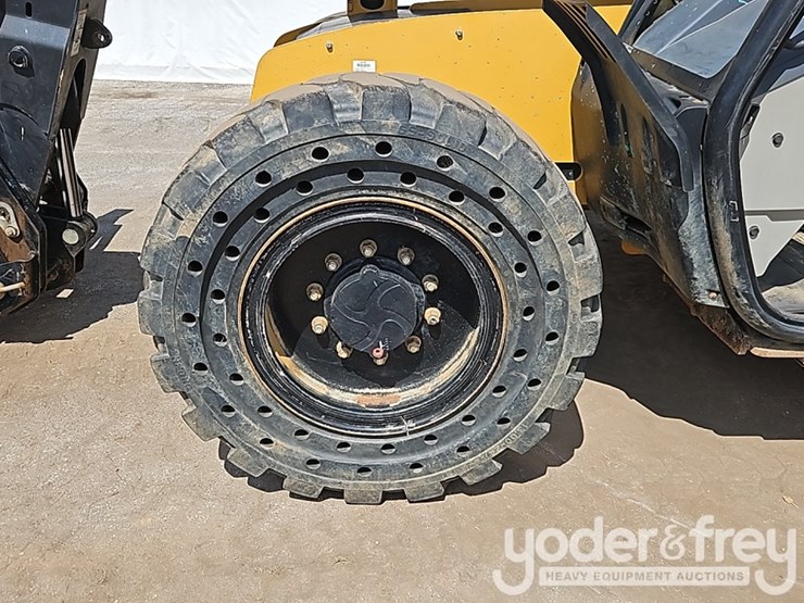 2017-caterpillar-tl642d-image-16