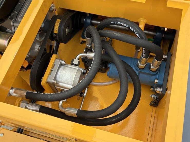 2025-sdlool-sl850-vibratory-tandem-roller-image-9