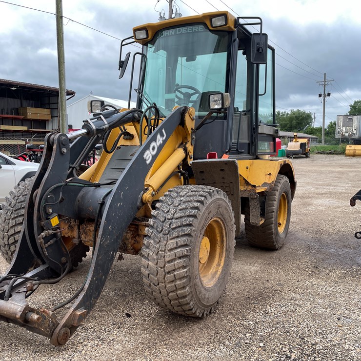 DEERE 304J