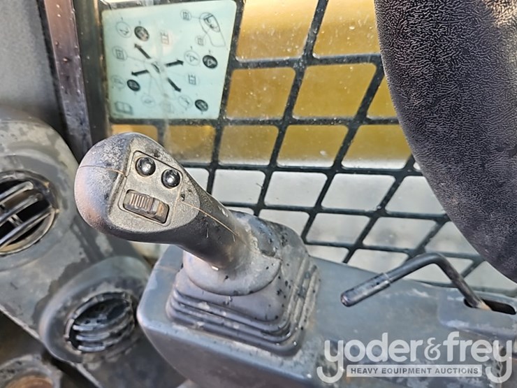 2021-caterpillar-299d3-image-27