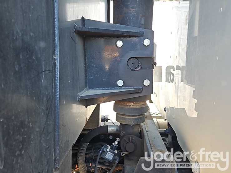 2023-kenworth-t880-image-32