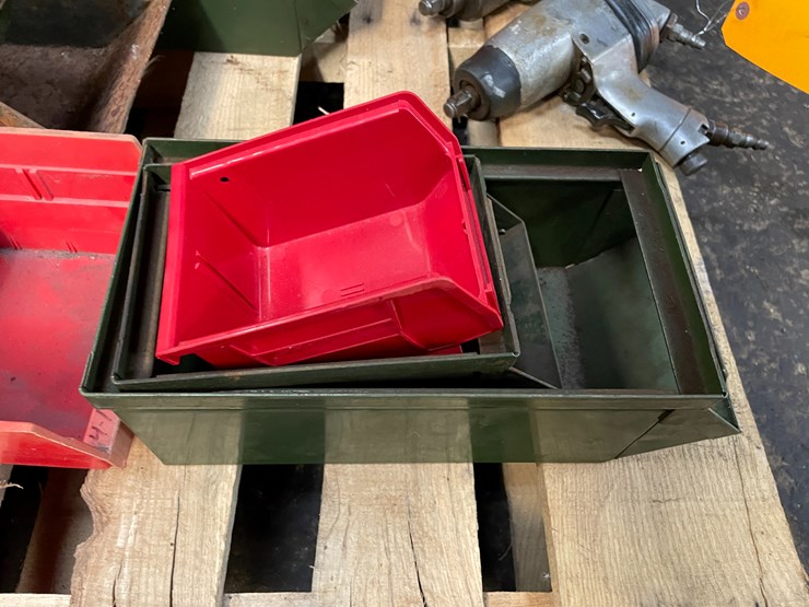 #8414-•-large-quantity-of-organizer-bins-image-2