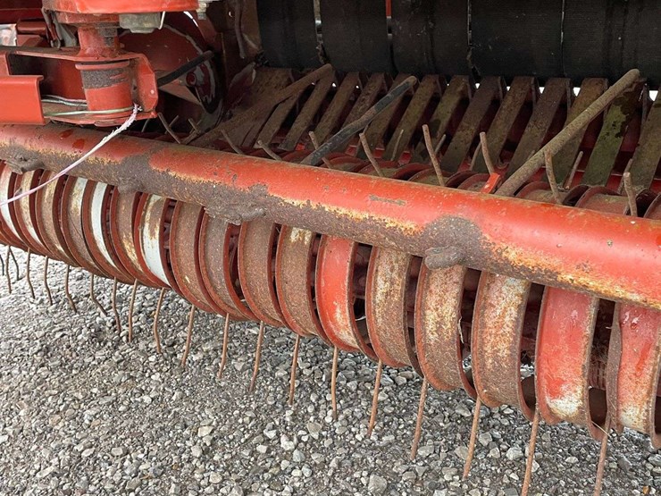 hesston-845-image-12