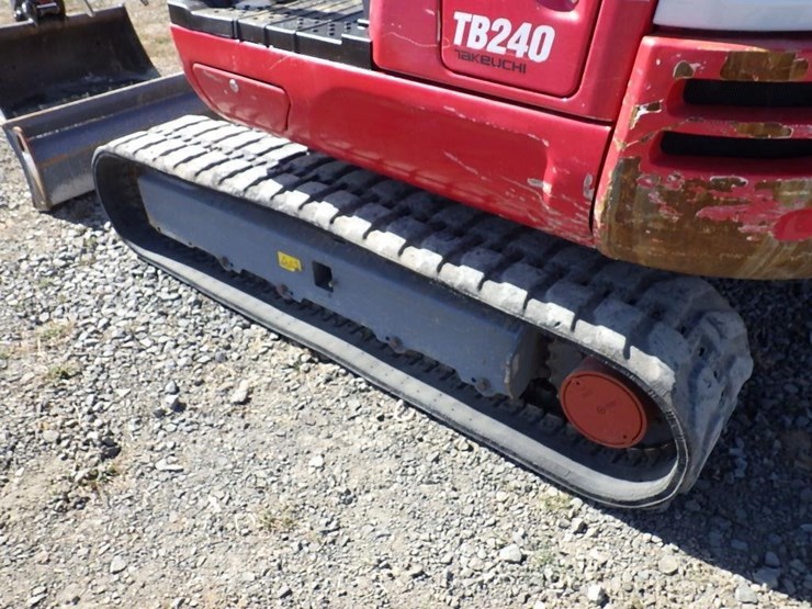 2021-takeuchi-tb240-image-36