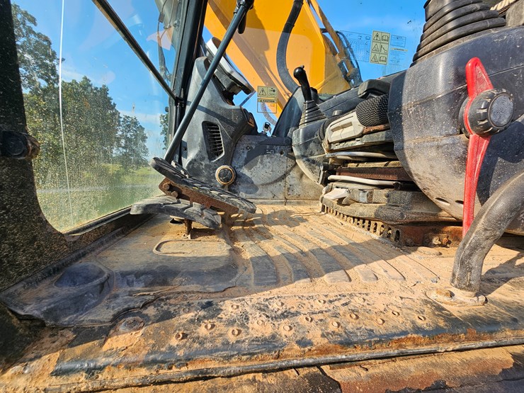 #21999-•-2020-hyundai-hx220lc-excavator-image-22
