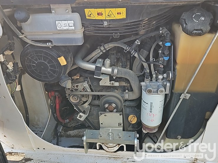2021-bobcat-t64-image-23