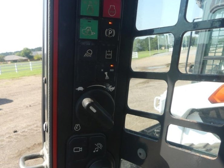 2022-bobcat-t64-image-13