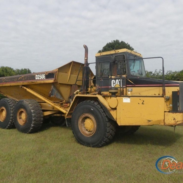 1998 CATERPILLAR D250E
