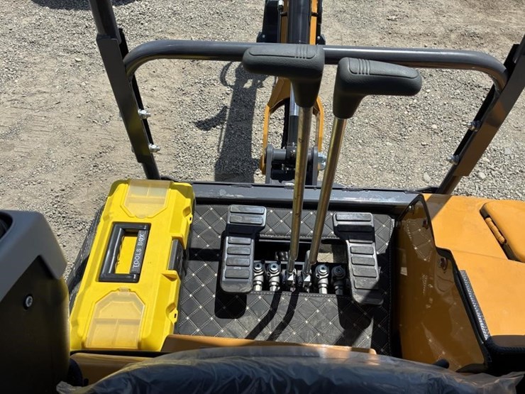 2025-sdlanch-sdle20-hydraulic-excavator-image-19