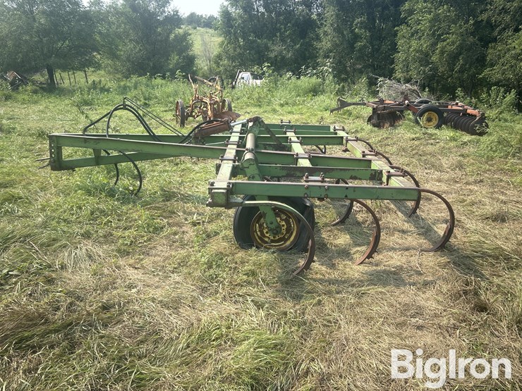 john-deere-100-image-4