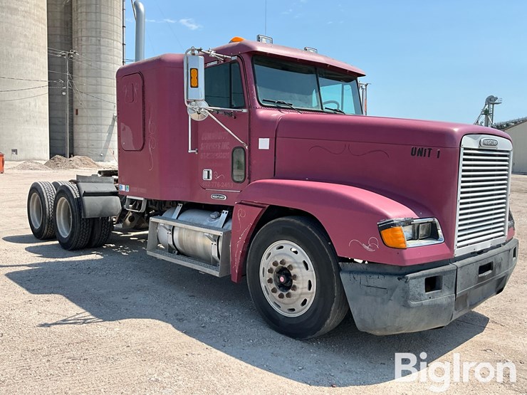 2002-freightliner-fld120-image-3