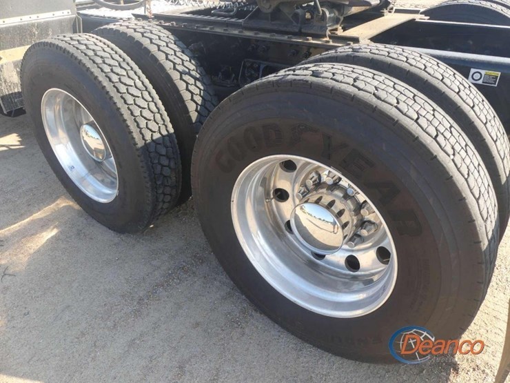 2024-kenworth-t880-image-4