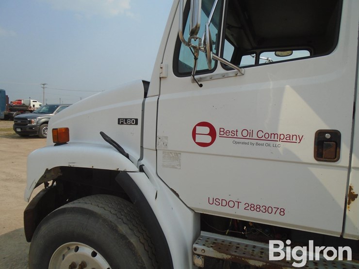 2002-freightliner-fl80-image-12