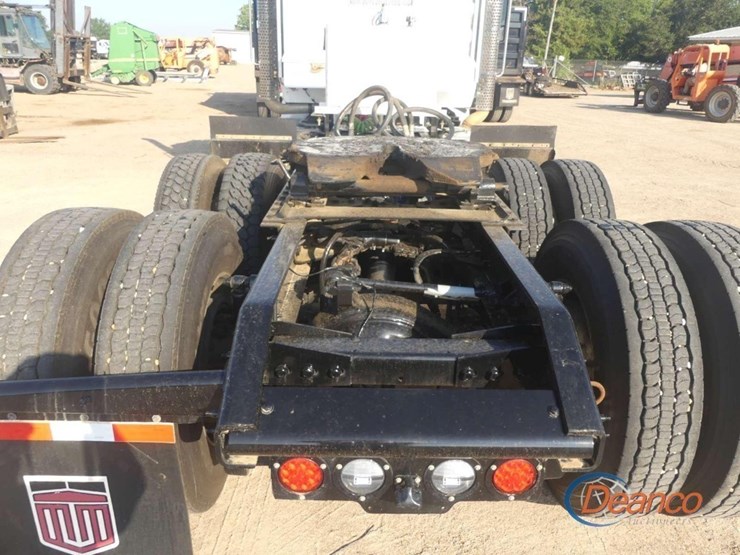 2024-kenworth-t880-image-6