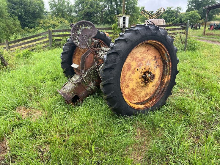 massey-harris-rear-end-image-1