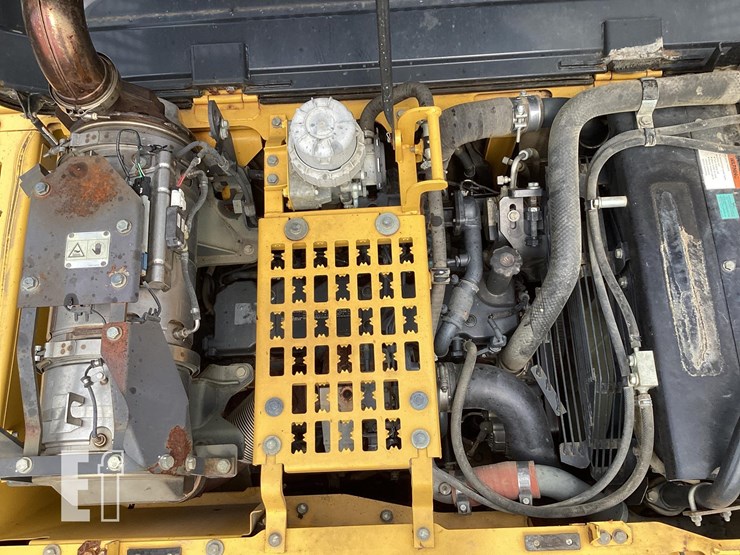 2014-komatsu-pc210-lc-10-image-12