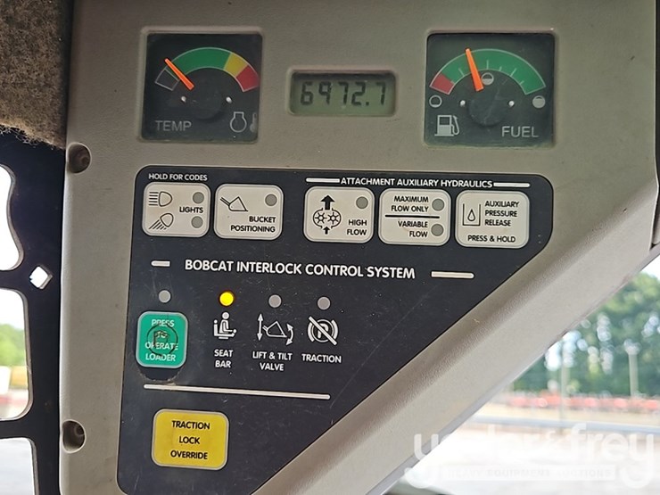 2006-bobcat-t300-image-28
