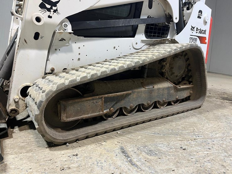 2020-bobcat-t740-image-12