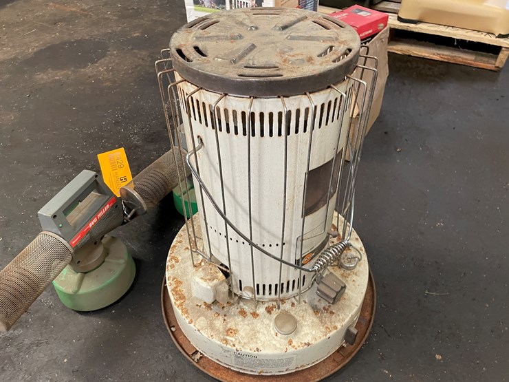 #8429-•-(2)-propane-bug-killer-foggers-and-kerosene-heater-image-7