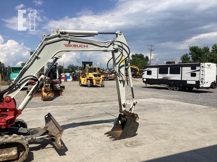 2018-takeuchi-tb260-image-6