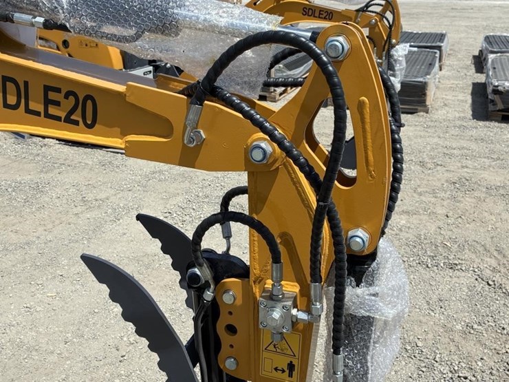 2025-sdlanch-sdle20-hydraulic-excavator-image-7