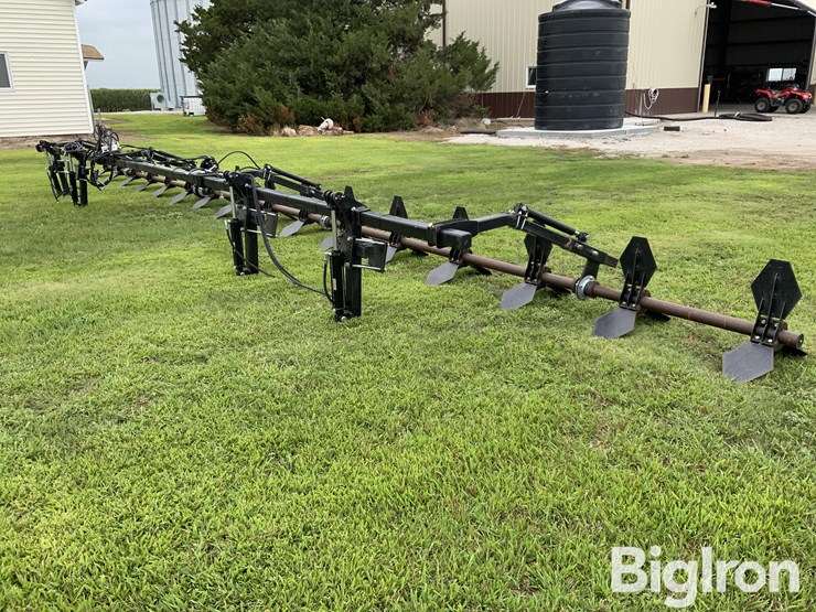 2019-john-deere-16-image-5