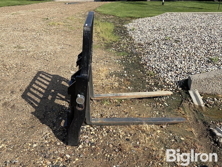 48”-skid-steer-pallet-forks-image-4