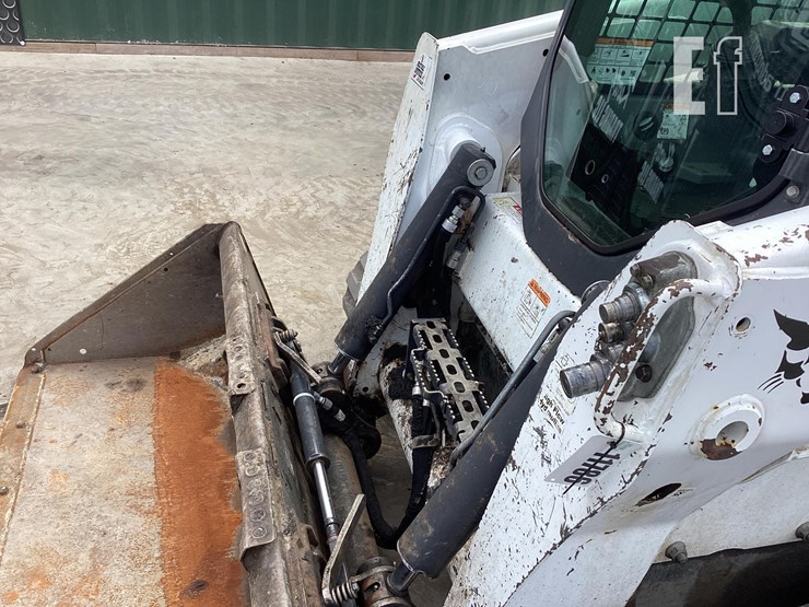 2017-bobcat-t870-image-10
