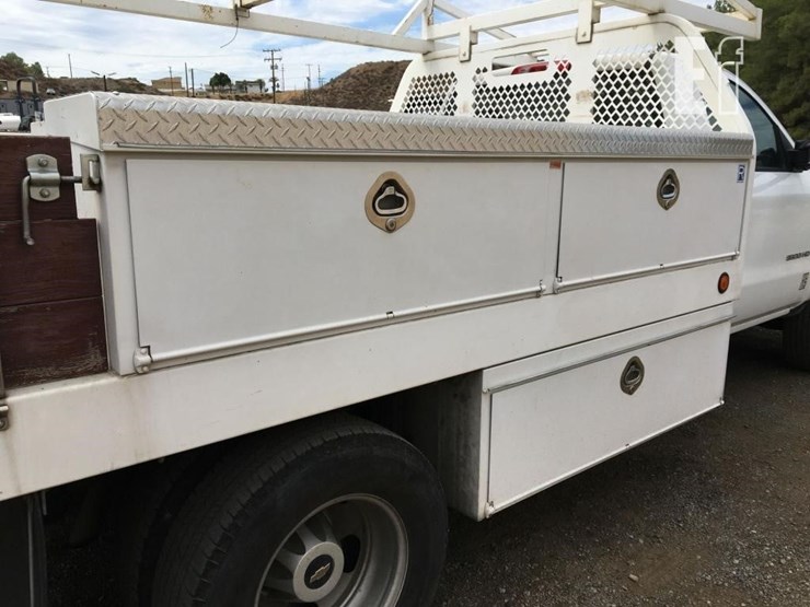 2017-chevrolet-3500-image-14